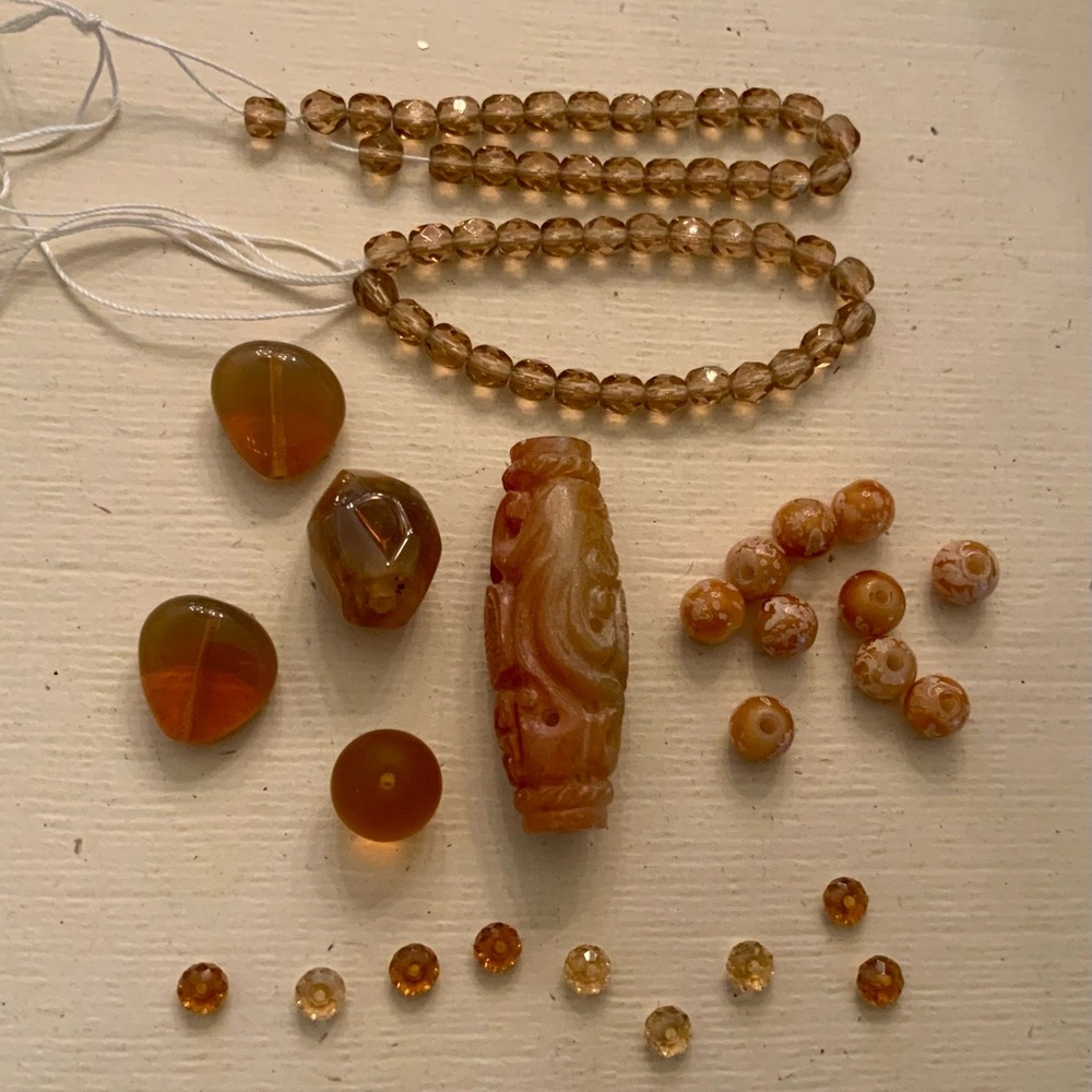 Glass, semi precious stone & crystal lot
